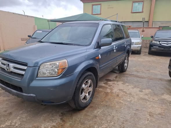 A picture of Honda Pilot 06 08025508383