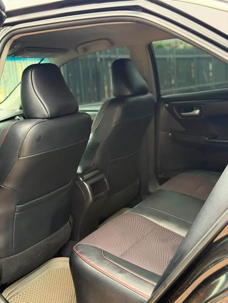 A picture of TOYOTA CAMRY 2016