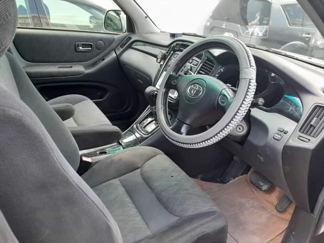 A picture of TOYOTA KLUGER