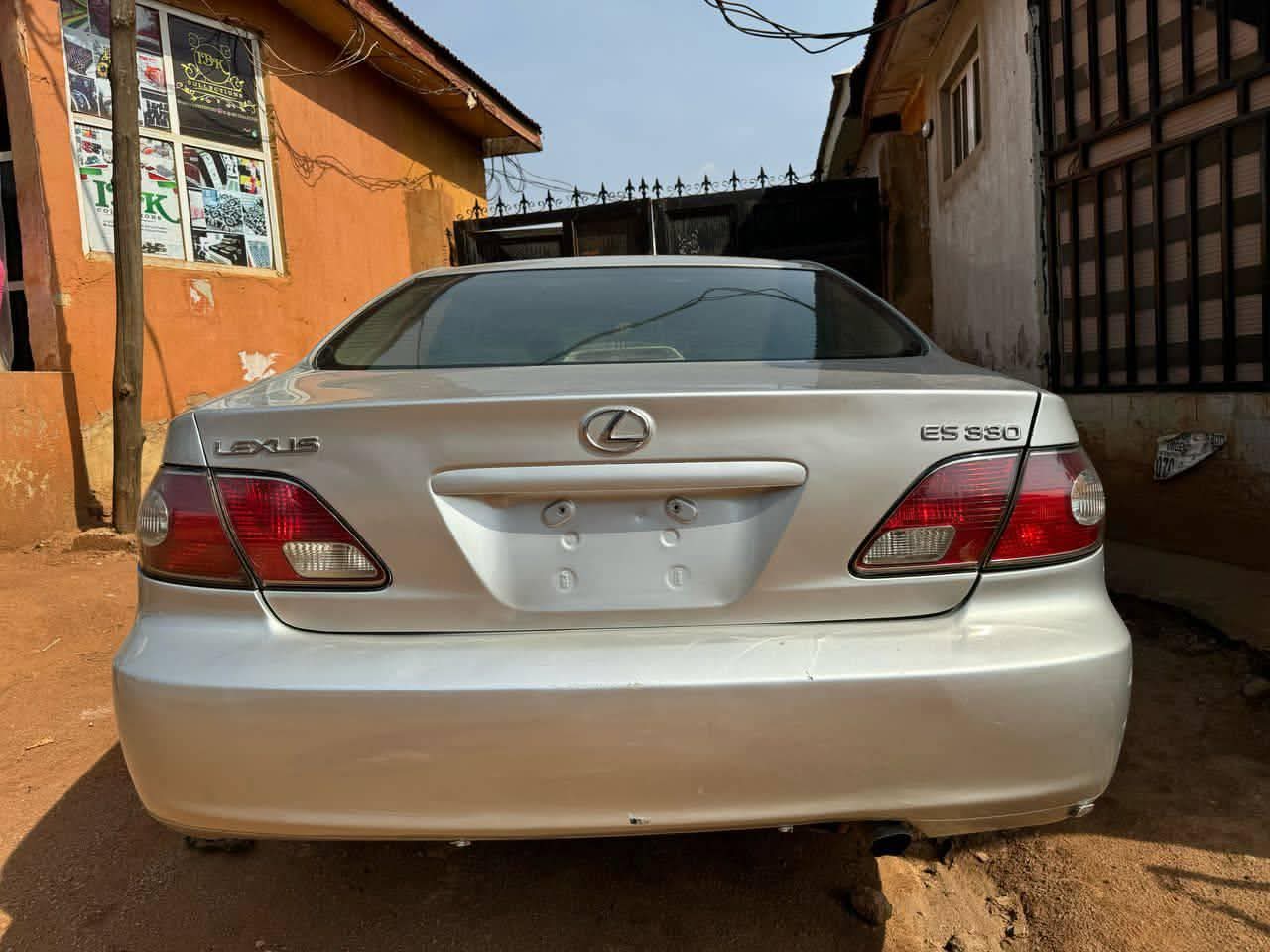 A picture of 2005 Lexus es 330