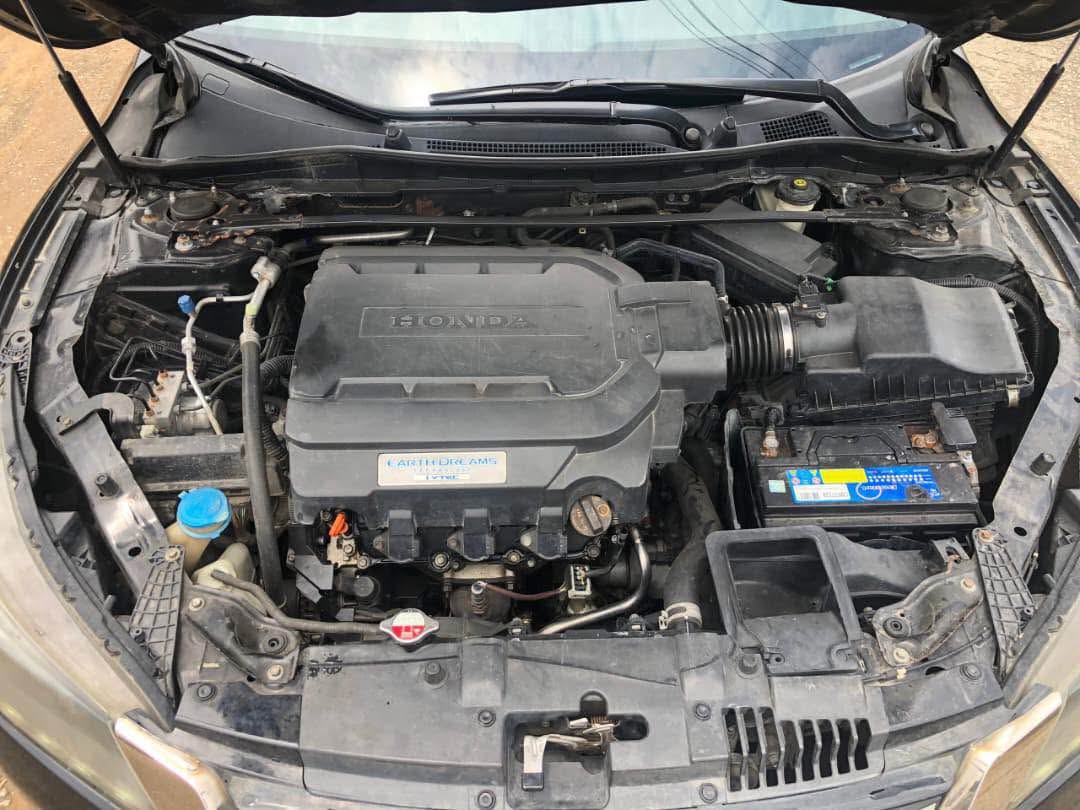 A picture of Honda Accord EXL V6
