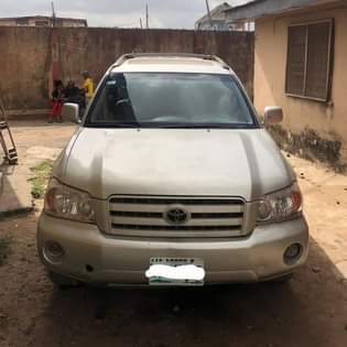 A picture of Clean Nigerian Used Silver Toyota Highlander 2005 First body Ac