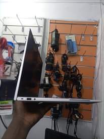 A picture of Weekend ofa njoo uchukue laptop na desktop computer zenye WARRRANTY