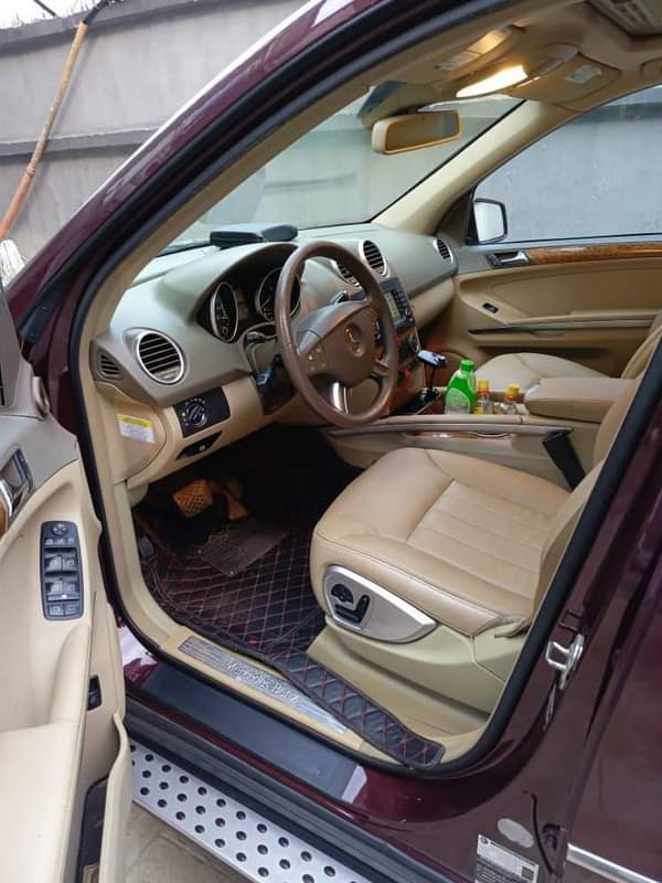 A picture of 08 Ml350 First Body n First User Less Than A