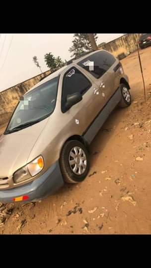 A picture of 2000 Toyota sienna 2000