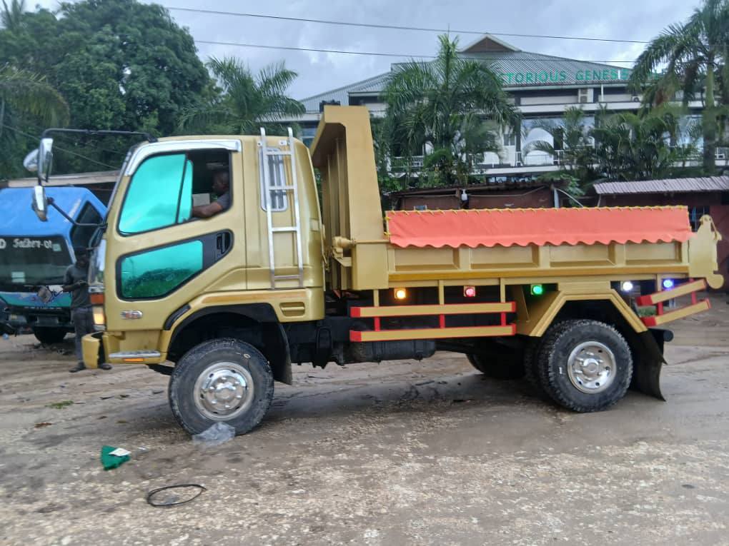 A picture of Fuso Tipper0754693556 Engine 17 Milion 95 Dar Es Salaam