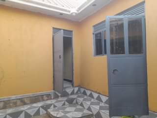 A picture of 5 single rooms and 1 double room for sale at