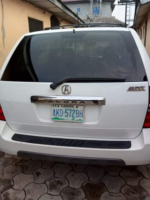 A picture of Acura MDX 03 04model everything working perfectly 2 4mil Location