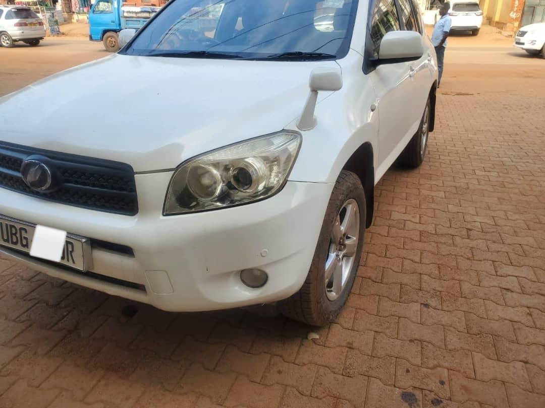 A picture of  Toyota RAV4 2007 28 000 000 UGX Namugongo