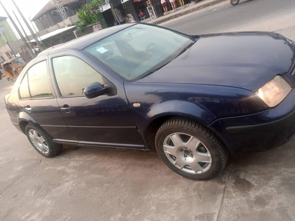 A picture of Volkswagen bora engine and automatic gear very good ac chilling