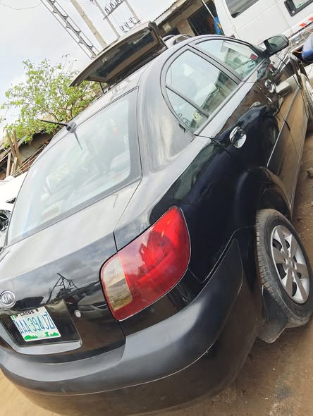 A picture of Kia Rio 2007 model