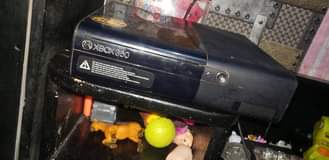 A picture of Xbox 360 for sell.0751819335