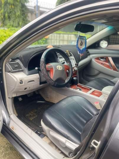 A picture of 2011 Toyota Camry in pristine condition with everything working perfectly