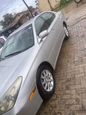 A picture of Lexus es300 2004
