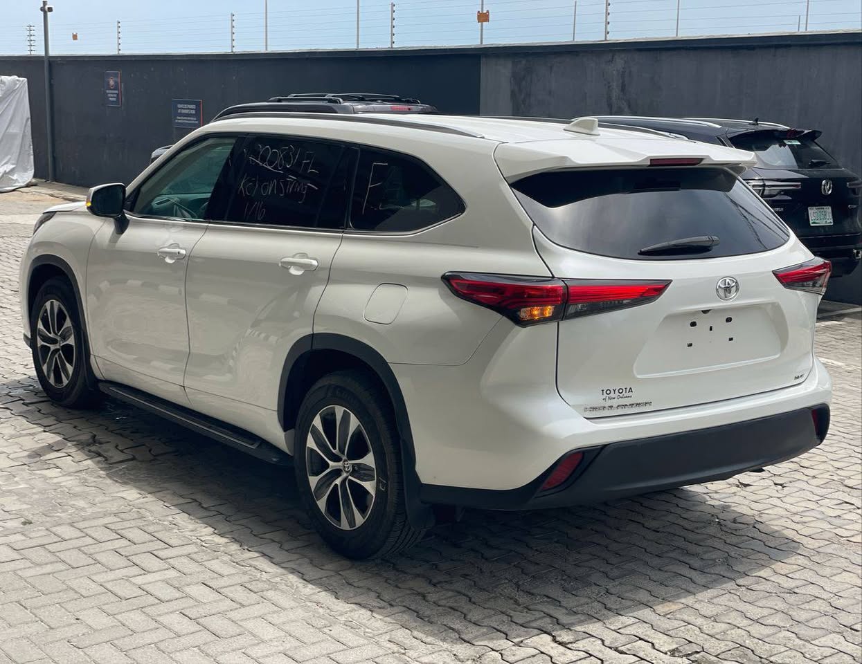 A picture of Foreign used 2020 Toyota Highlander XLE