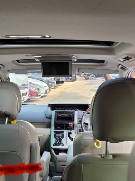 A picture of TOYOTA NOAH valvematic