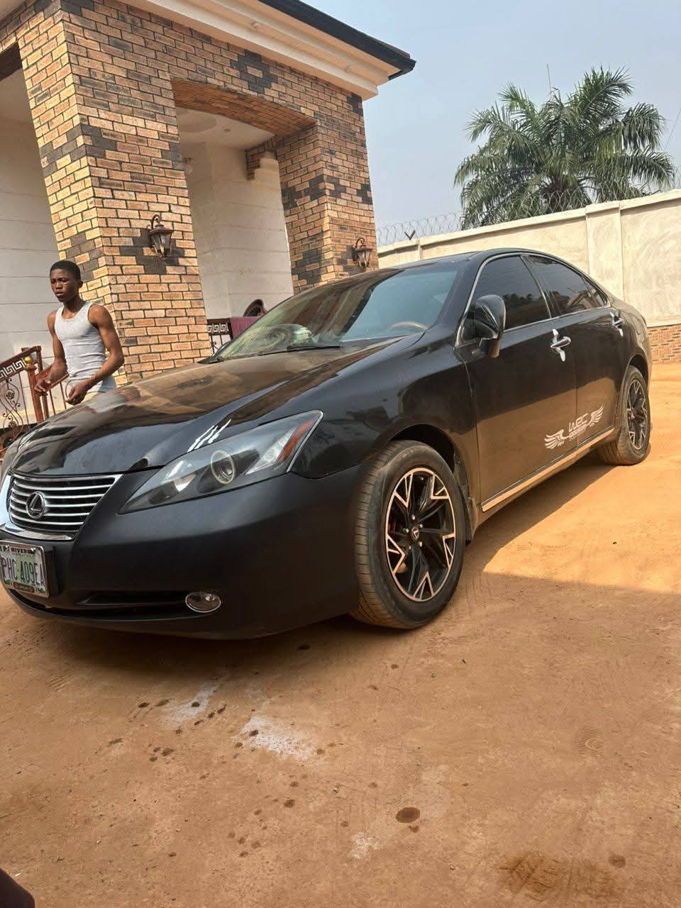 A picture of REGISTERED MAKE LEXUS MODEL ES350 CONDITION BUY AND FIX GEAR