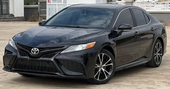A picture of An extremely clean Nigeria used toyota camry SE 2019model with