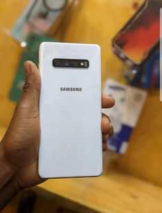 A picture of SAMSUNG S10 PLUS