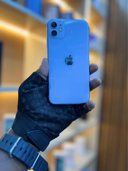 A picture of iPhone 11 Plain