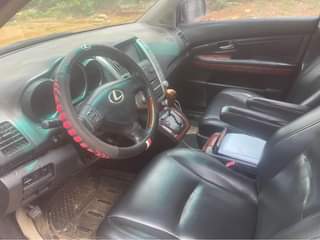 A picture of Lexus RX 330