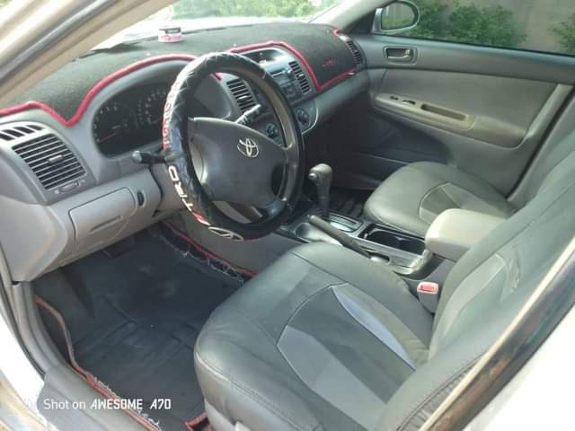 A picture of 2004 TOYOTA CAMRY LE
