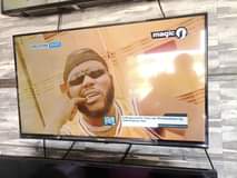 A picture of Hisence smart tv 32 inches