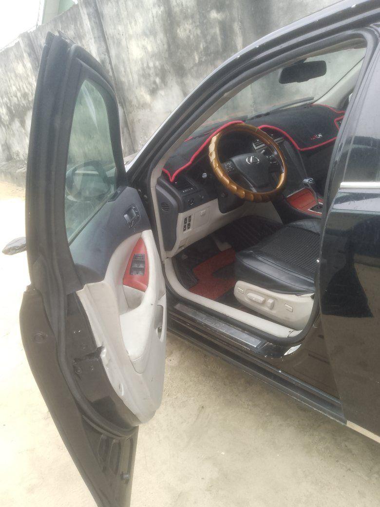 A picture of Lexus 350