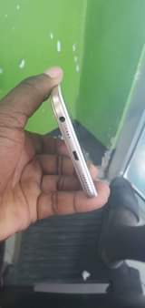 A picture of Oppo F1s Ram4 Gb 64