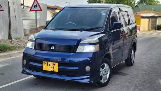 A picture of TOYOTA Noah