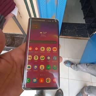 A picture of SAMSUNG S10 PLUS