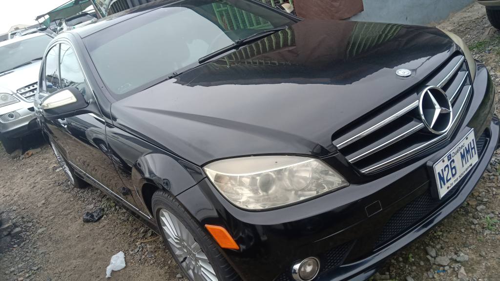 A picture of C300 Mercedes Benz