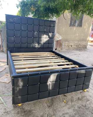 A picture of Fundi sofa aina zote whtsap 0622267685