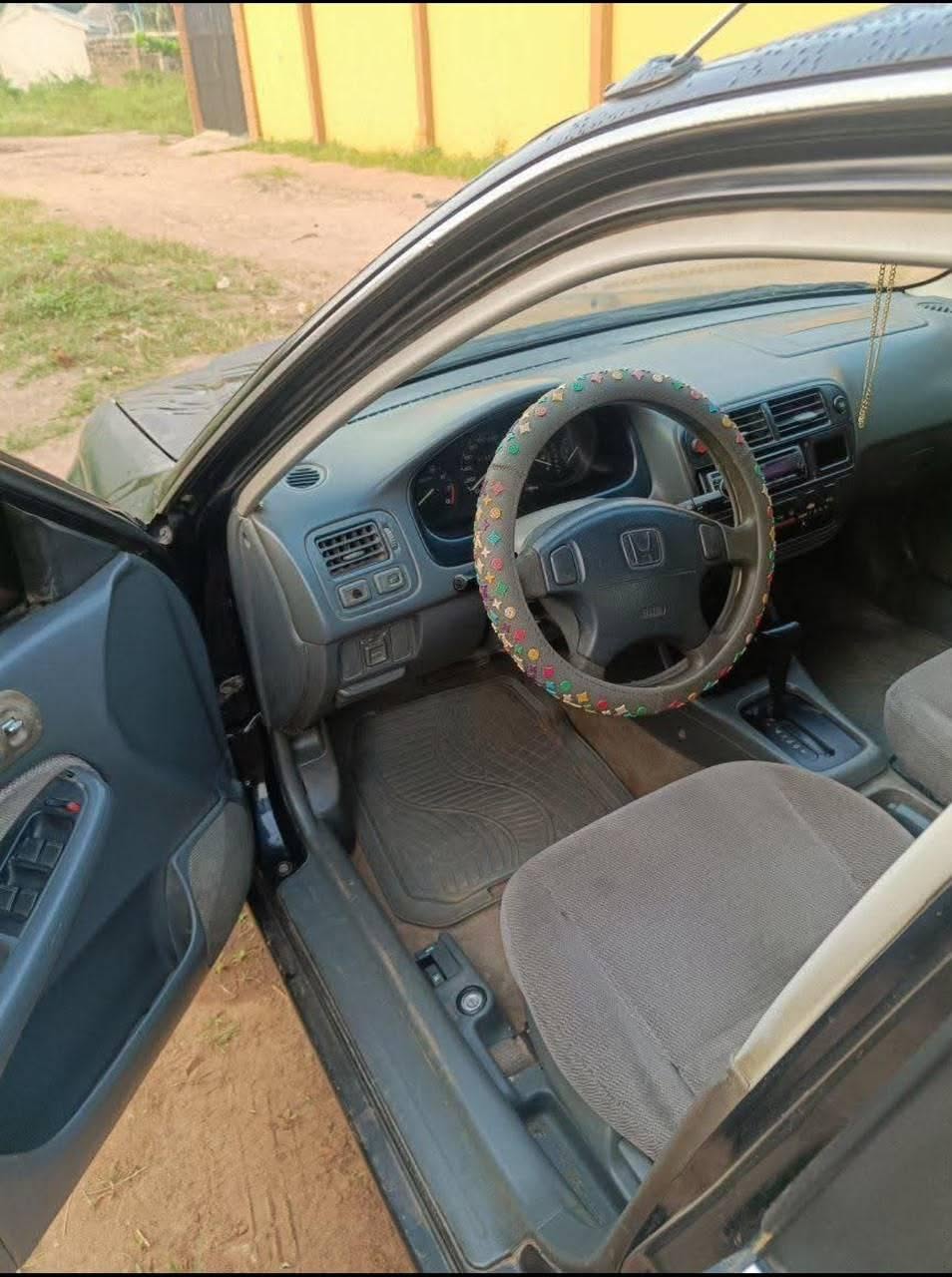 A picture of HONDA CIVIC 2000 MODEL