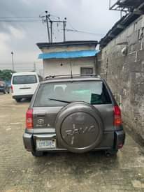 A picture of Rav4 05 model