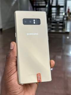 A picture of Samsung galaxy note 8 400000shs