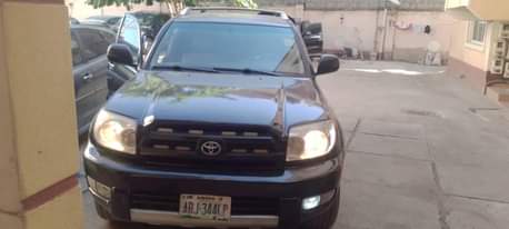 A picture of 2004 Toyota 4runner