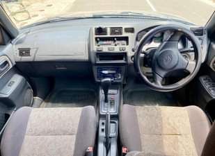 A picture of Rav4 old model