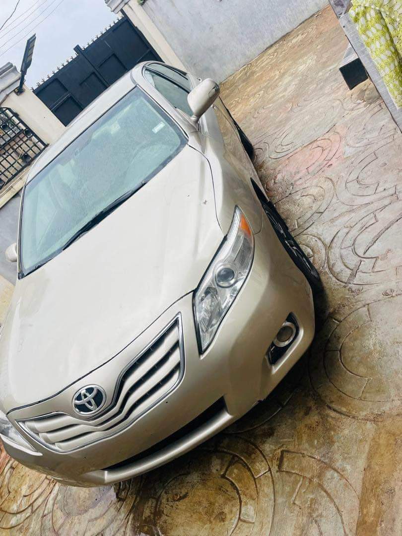 A picture of Toyota Camry v6