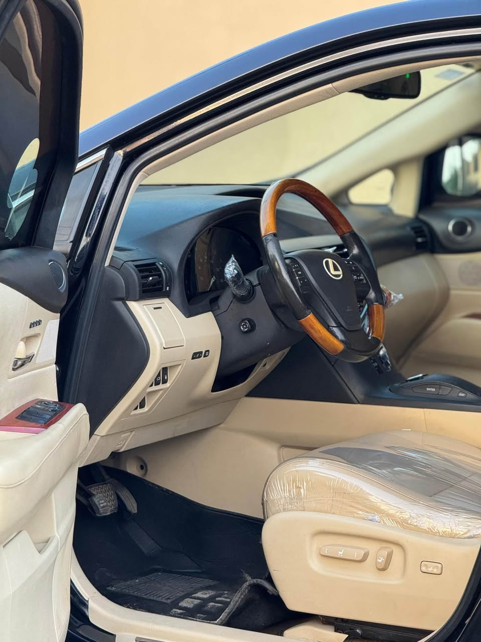 A picture of Clean registered 2010 Lexus Rx350 full option 15 7 million