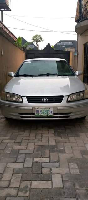 A picture of FASTEST FINGER Super Sharp Belgium Grade Toyota Camry drop light