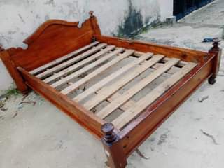 A picture of Nauza kitanda cha mbao 5 6 bei 120000 Location ubungo