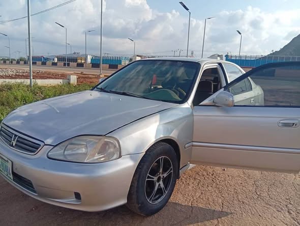A picture of Honda civic now on distress Everything perfect with ac Price
