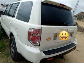 A picture of Honda pilot 2006