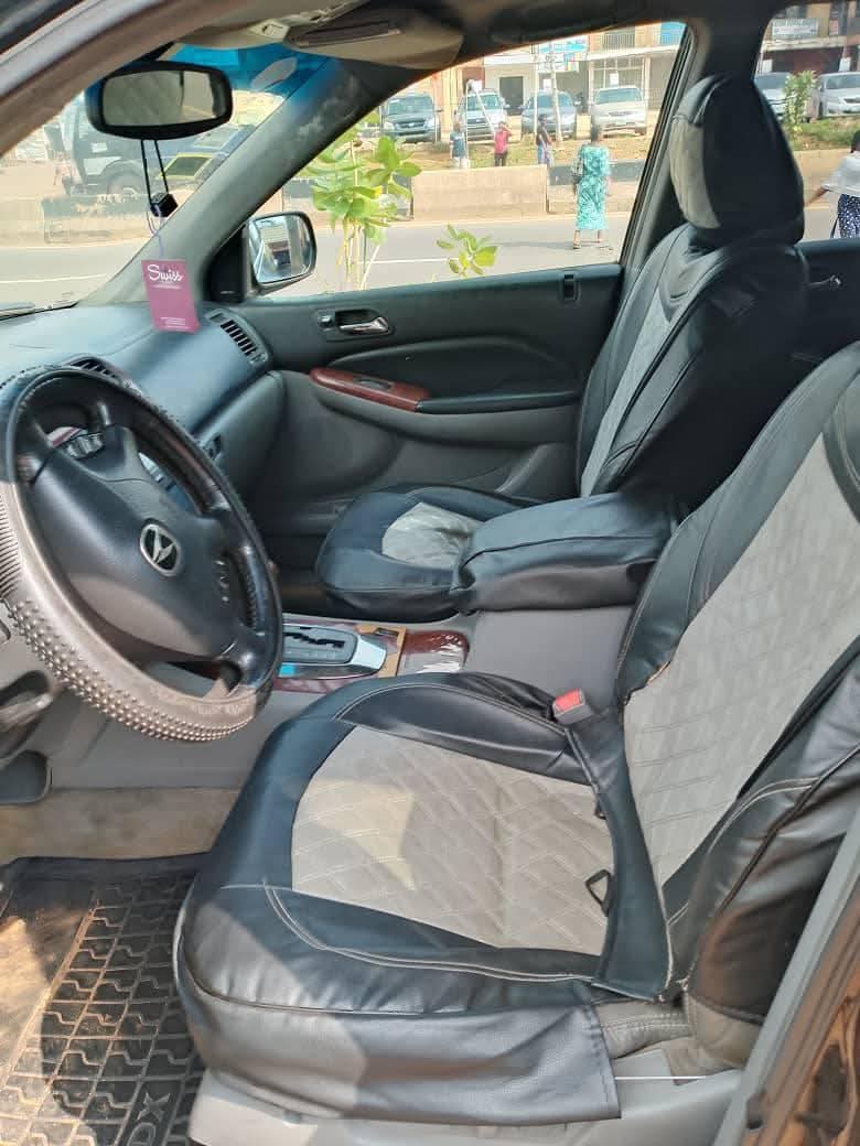 A picture of Acura MDX