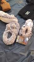 A picture of Shoe s caps gloves