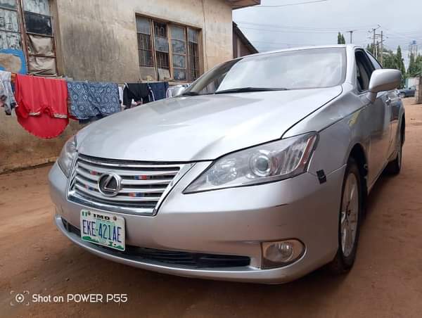 A picture of Super Distress sale owner needs urgent money Clean Lexus ES