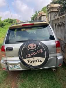 A picture of Toyota Rav 4 2004 model