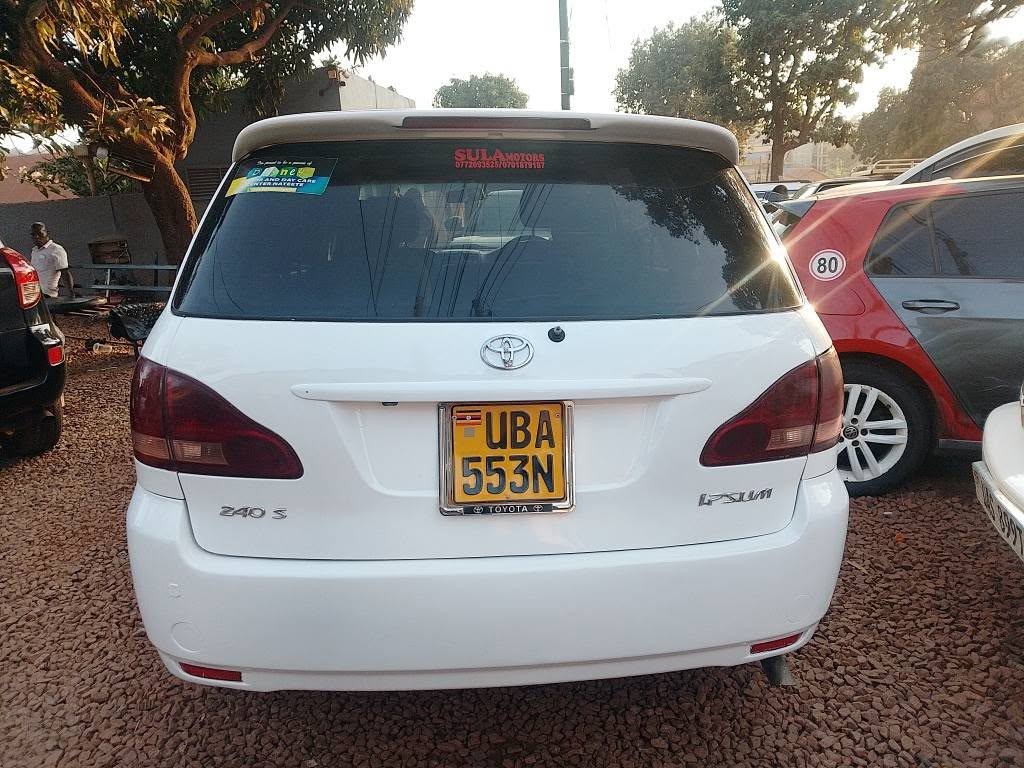 A picture of Toyota picnic 13millions very good CALL 0786 92 82 59