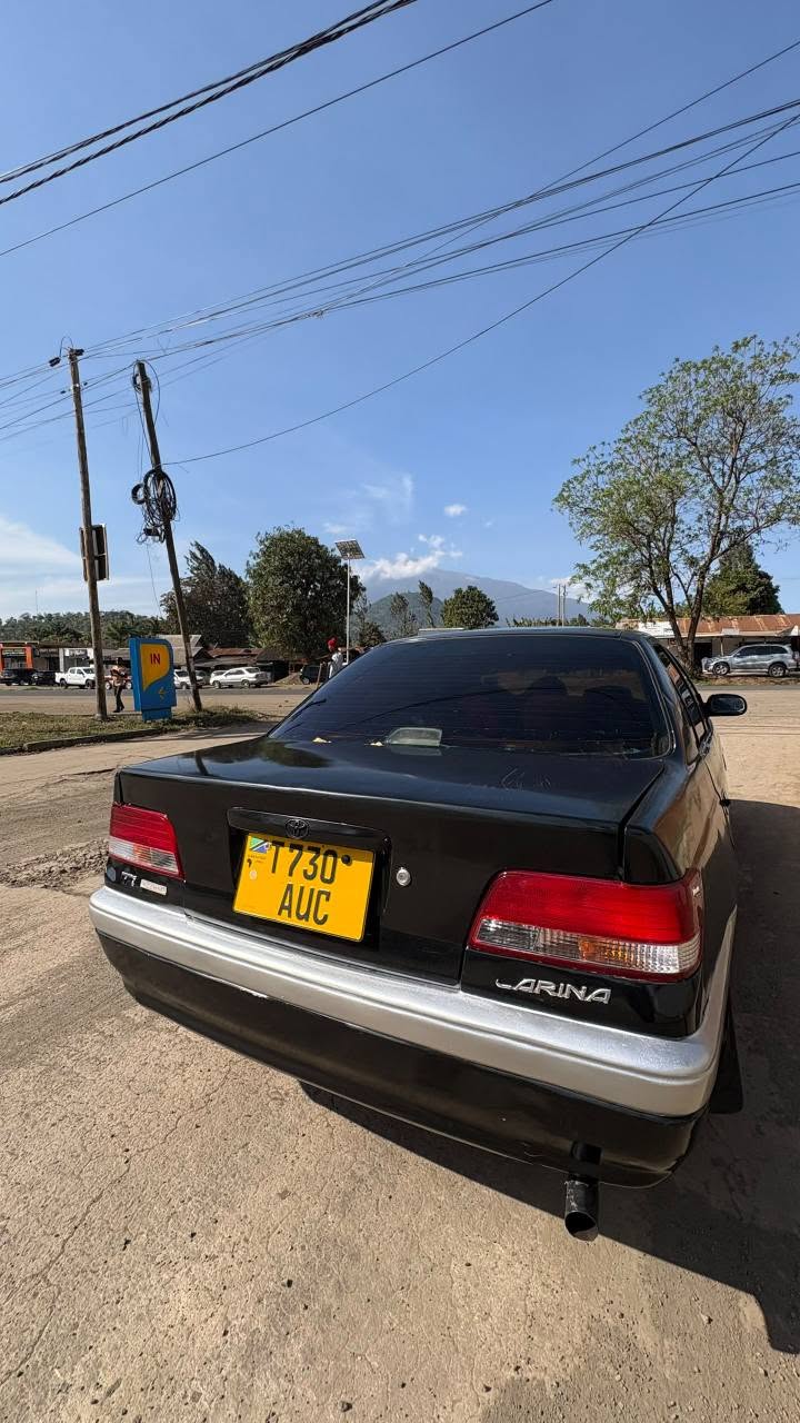 A picture of TOYOTA CARINA T I
